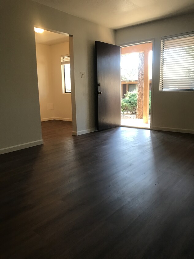 Foto principal - 633 Kingman Ave