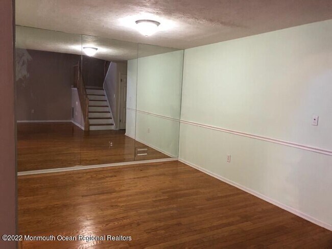 Building Photo - 67 Daniele Dr