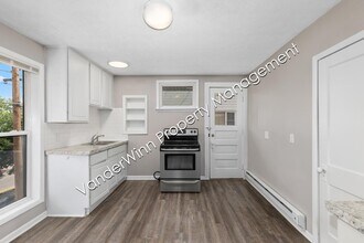 Building Photo - 470 Kellogg St SE