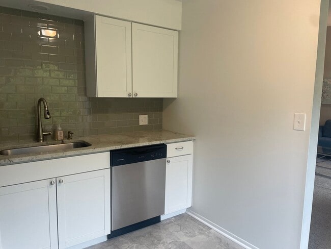 Foto del edificio - 2 bedroom 1 bath close to 23