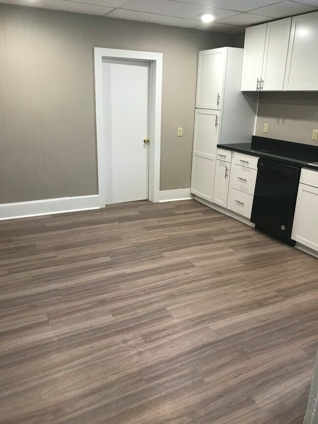 Foto del edificio - Updated 2 Bedroom 1 Bathroom home!  $750!