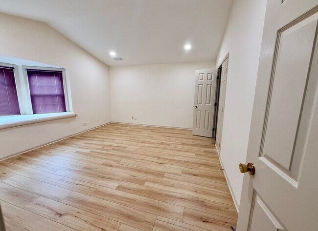Foto del edificio - 1316 E Evergreen Dr