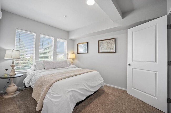 Building Photo - 624 E 32nd St