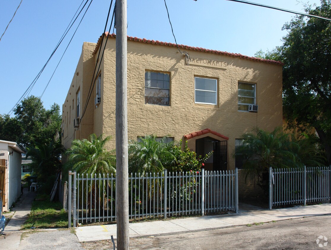 Building Photo - 1753 NW 18th Ter