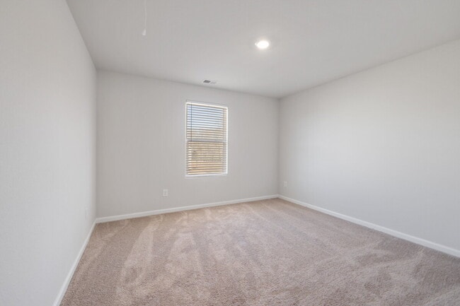 Building Photo - 2110 Briar Run Dr