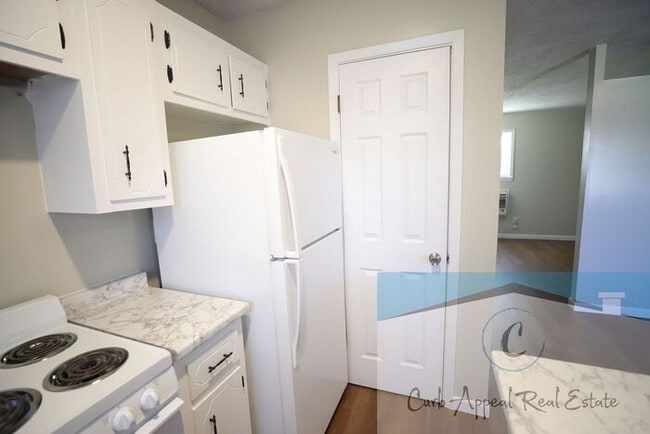 Building Photo - Utilities included plus cable and internet!! Newly renovated 1 bed/1 bath apt - HUD accepted!!