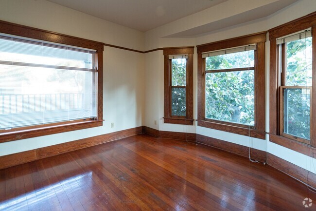 Building Photo - 419 Cedar Ave