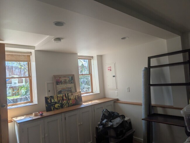 Foto del edificio - 125 1/2 Spring St