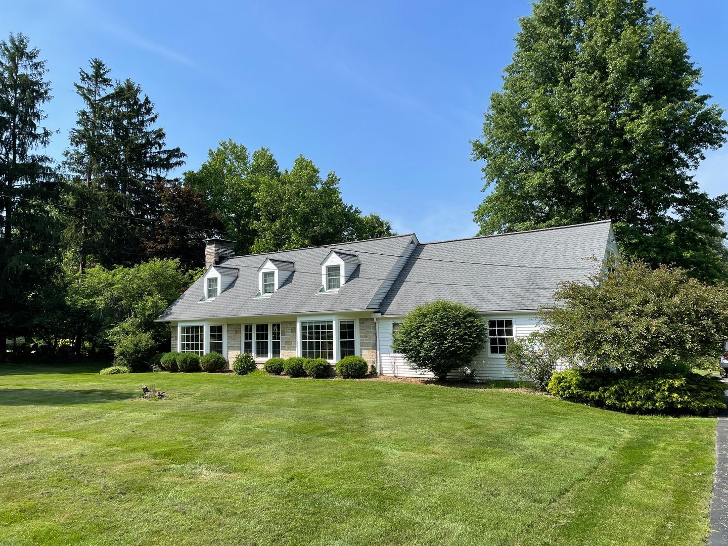 75 N Strawberry Ln Moreland Hills, OH 44022 – photo 1 of 22