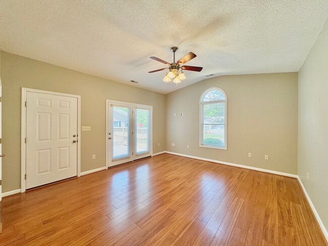 Building Photo - Beaver Creek 3 Bedroom/2 Bathroom Condo