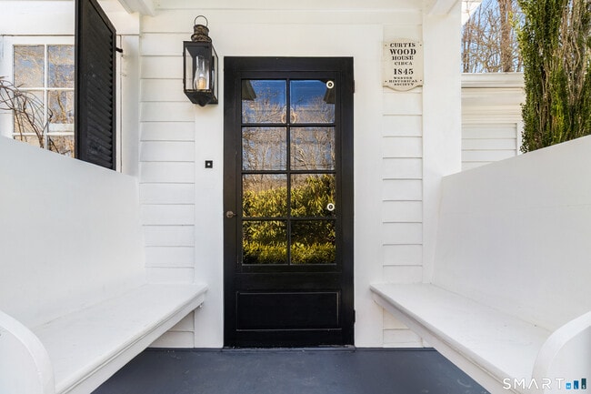 Foto del edificio - 145 Lyons Plain Rd