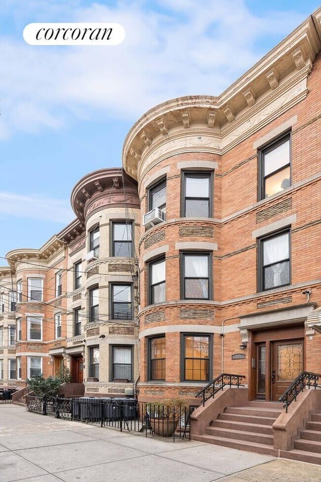 Foto del edificio - 59-26 Catalpa Ave