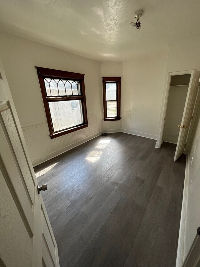 Building Photo - 31 Schiller