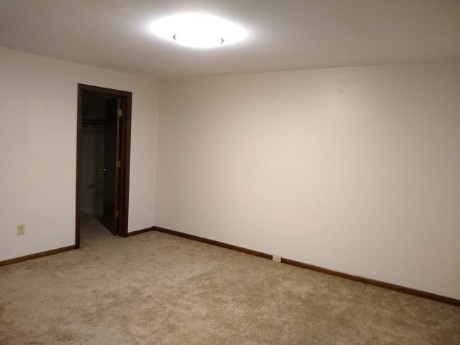 Building Photo - 19 Henry St