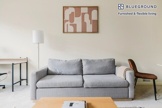 Building Photo - 333 Great River Rd