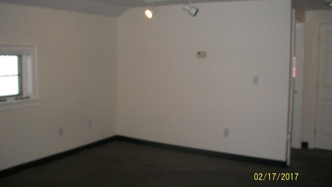 Building Photo - 32 Elm Street