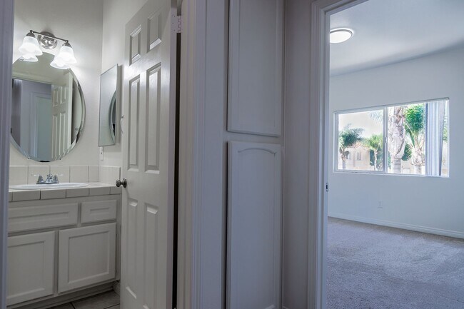 Building Photo - Tuscany Townhomes | Beautiful 3 Bedroom 2 Bath Home with attached Garage!