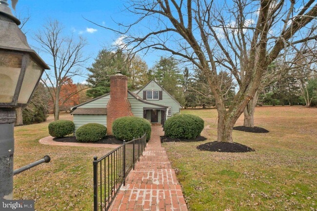 Building Photo - 3839 Blenheim Rd