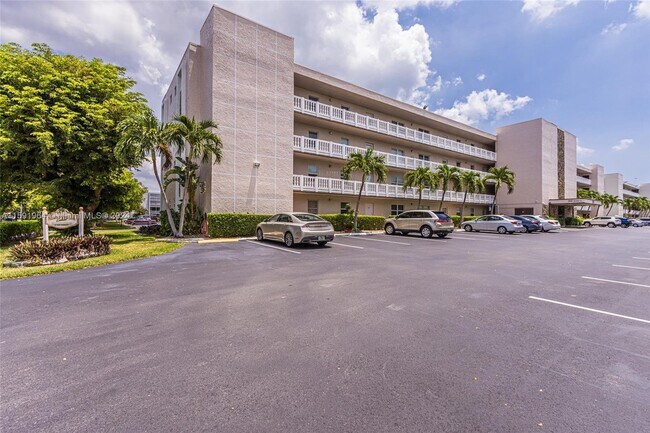Building Photo - 315 SE 11th Terrace