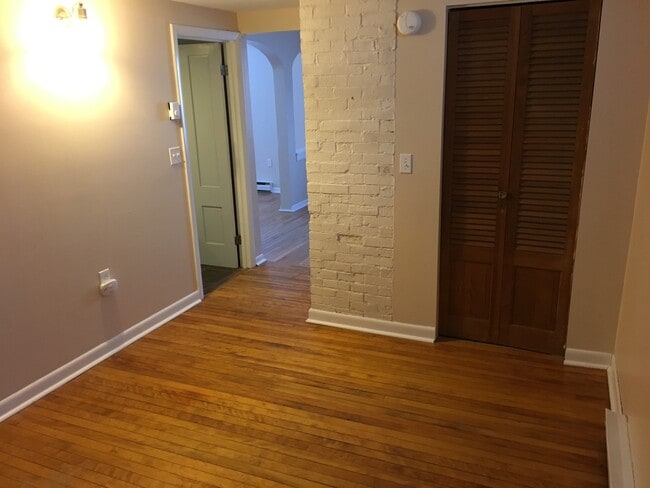 Apt bedroom - 24 Gilman St