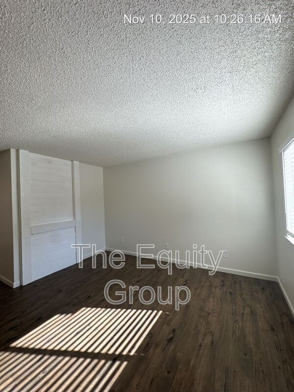 Foto del edificio - 806 Monarch Cir