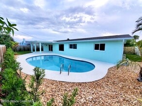 Building Photo - 537 Royal Palm Blvd