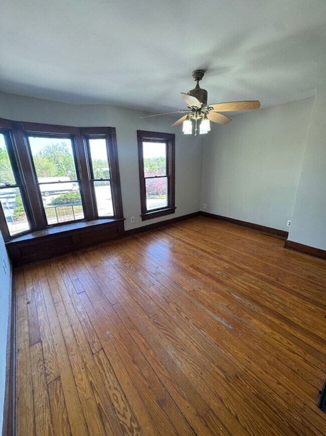 Foto del edificio - 901 W Main St