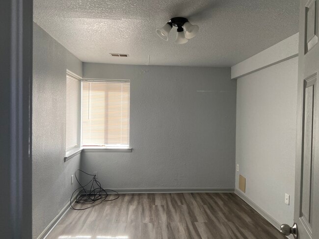 Bedroom - 1540 Valentia St