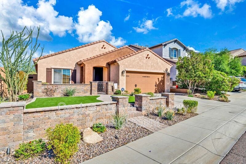 Primary Photo - 1322 W Spur Dr