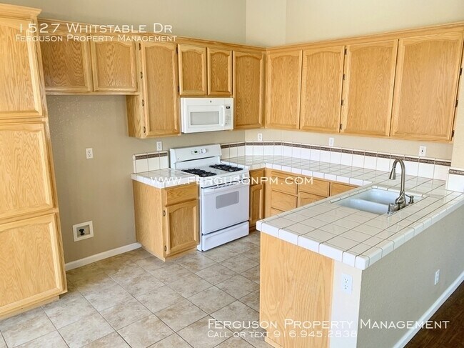 Foto del edificio - 1527 Whitstable Dr