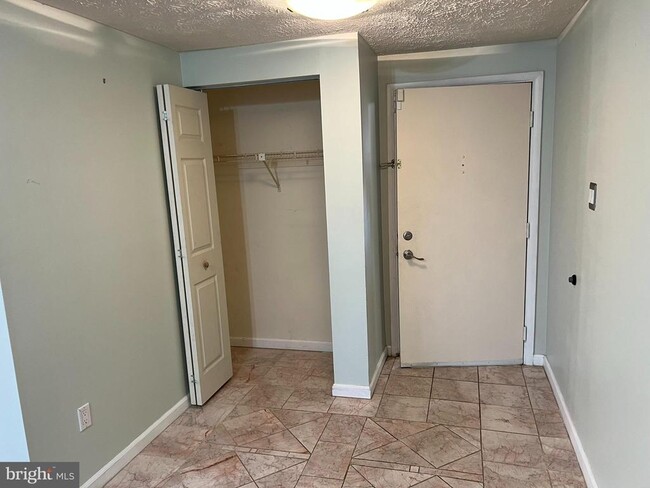 Building Photo - 12201 Peach Crest Dr
