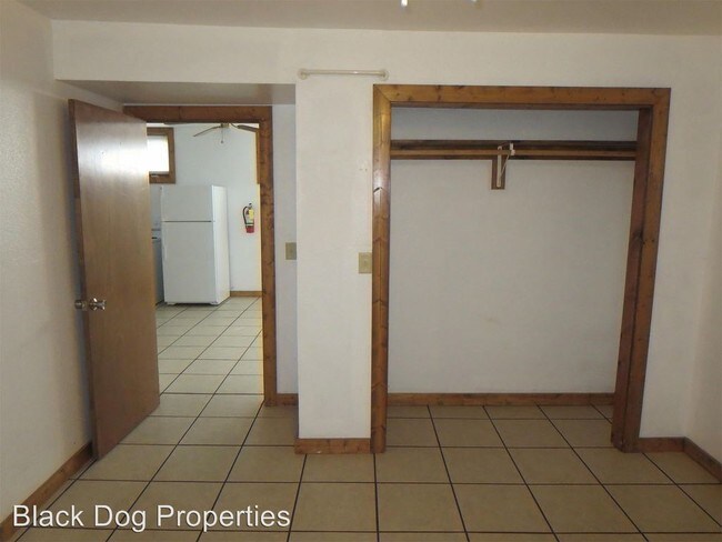 Building Photo - 810 Bluemont Ave