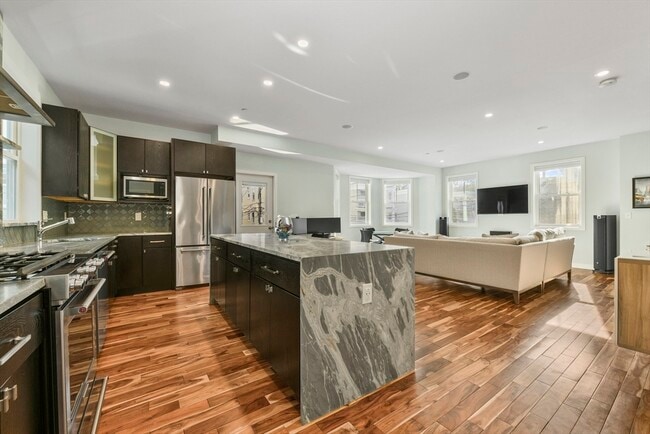 Building Photo - 18 Granfield Ave