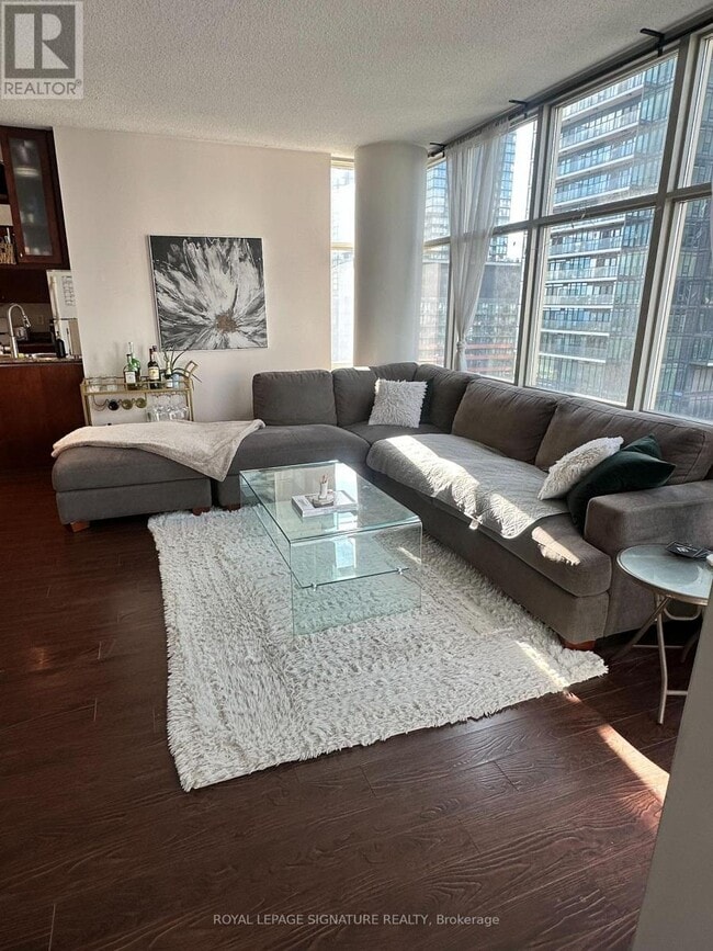 Building Photo - 10-2110 Navy Wharf Ct