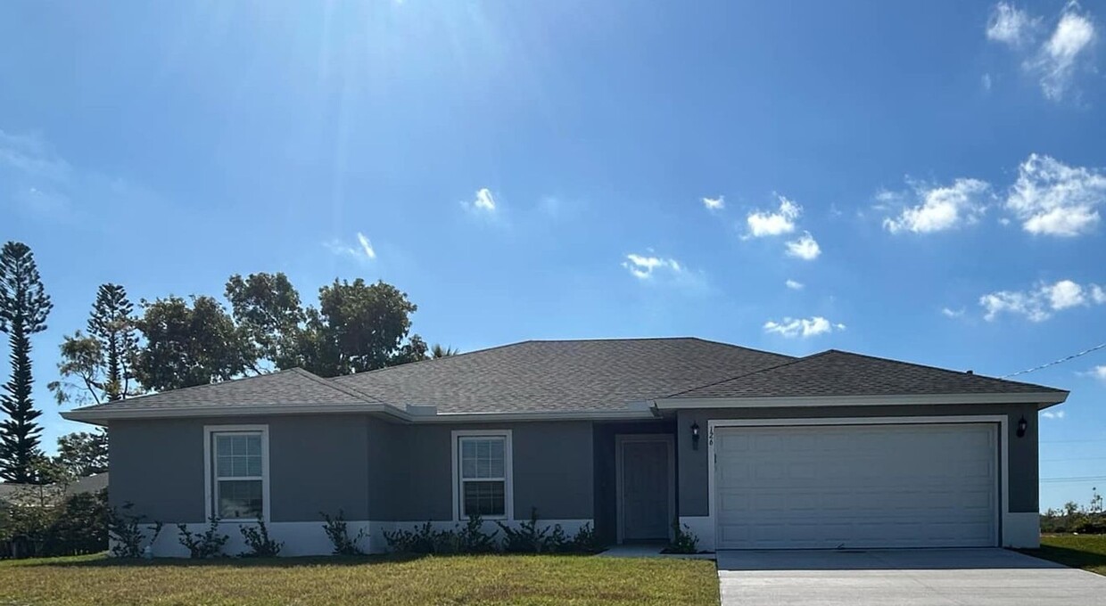 Foto principal - NEW construction 4/2 home Cape Coral