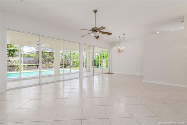 Building Photo - 2102 SW Mayflower Dr