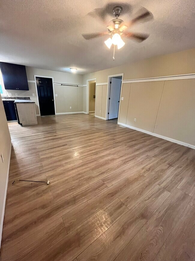 Foto del edificio - 418 Woods Edge Rd