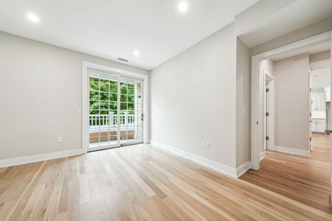 Building Photo - 8 Husted Ln