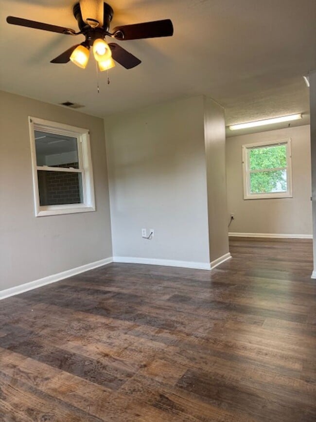 Building Photo - 7001 Comet Dr