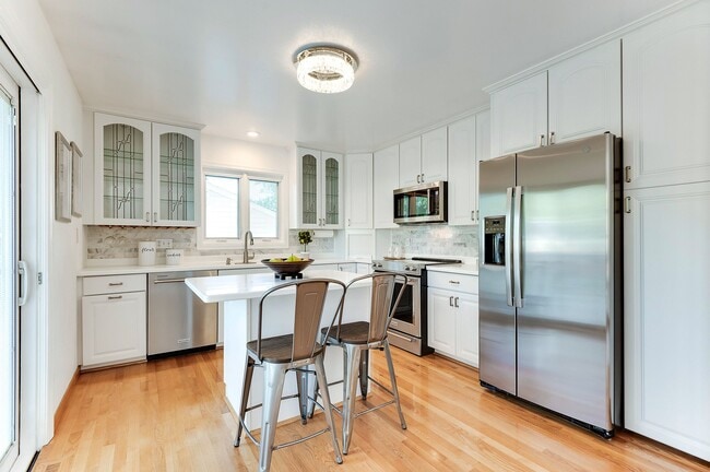 Building Photo - 7113 Cornelia Dr