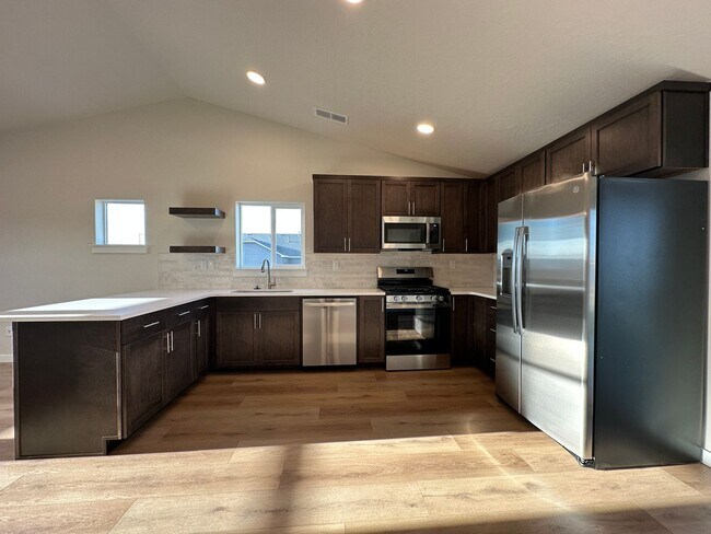 Foto del edificio - 3bed, 2bath 1,148sq.ft. 2car garage home i...