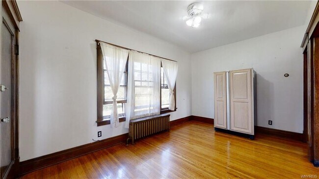 Building Photo - 425 Johnson St