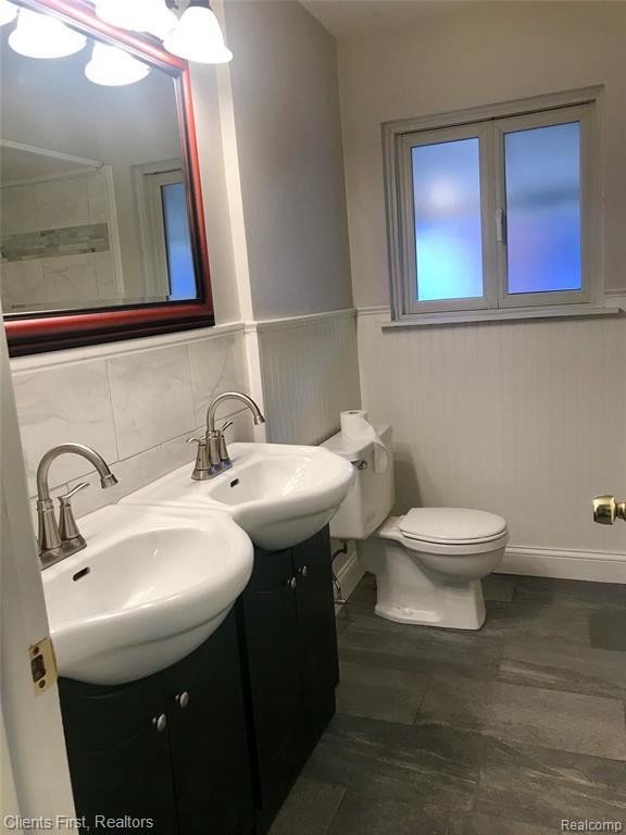 Building Photo - 19363 Rensellor St