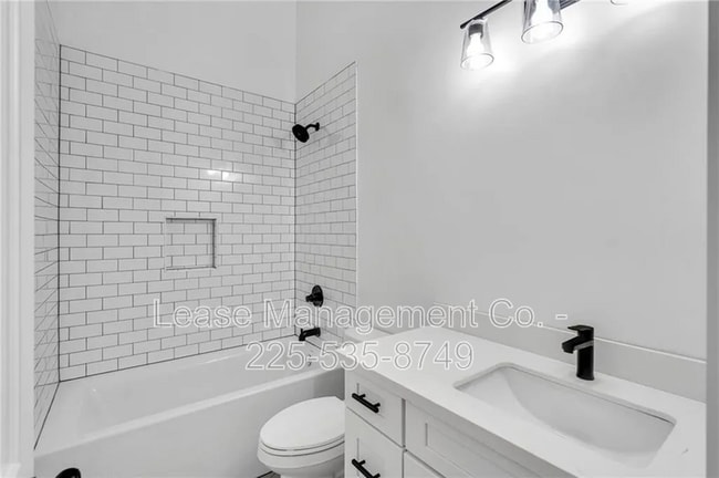 Building Photo - 1800 Franklin Ave