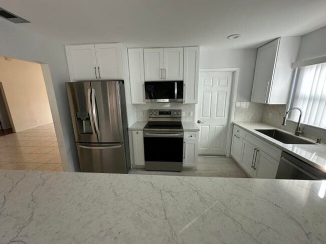 Foto del edificio - 3291 SW 4th St