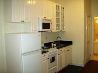 Primary Photo - 108 Charles St
