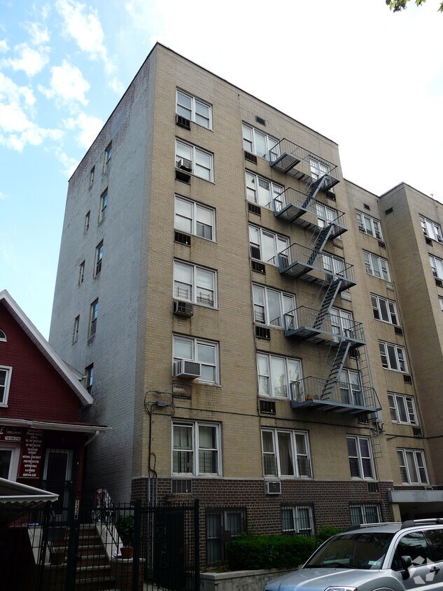 700 W 180th St - 125 W 195th St