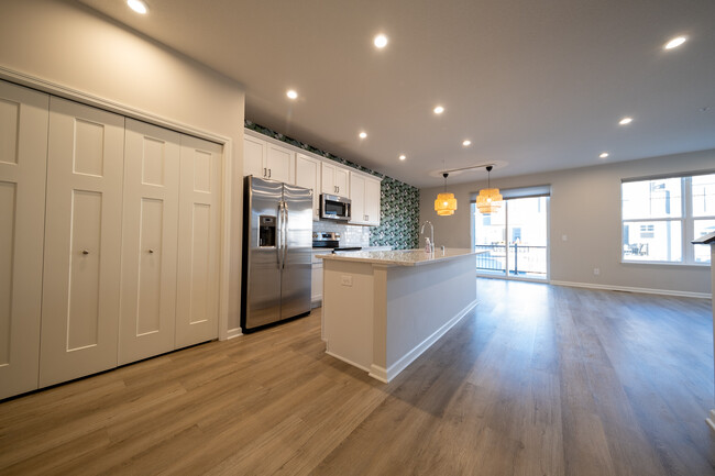 Building Photo - 2233 Gateway Curv