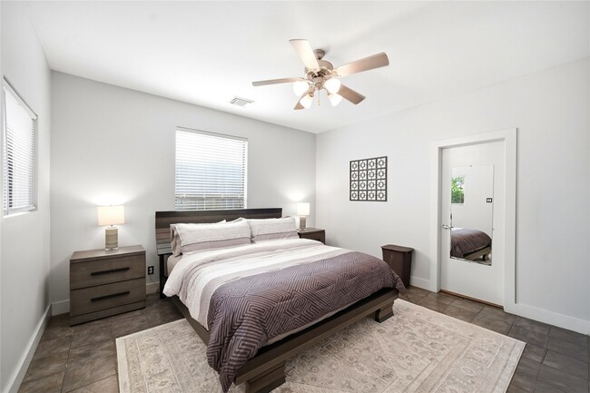Photo - 1415 Bonnie Brae Street Unit E Apartment