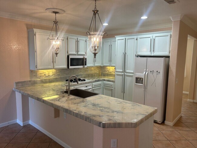 Building Photo - Beautiful 3 Bedroom 2 Bath Home Available ...